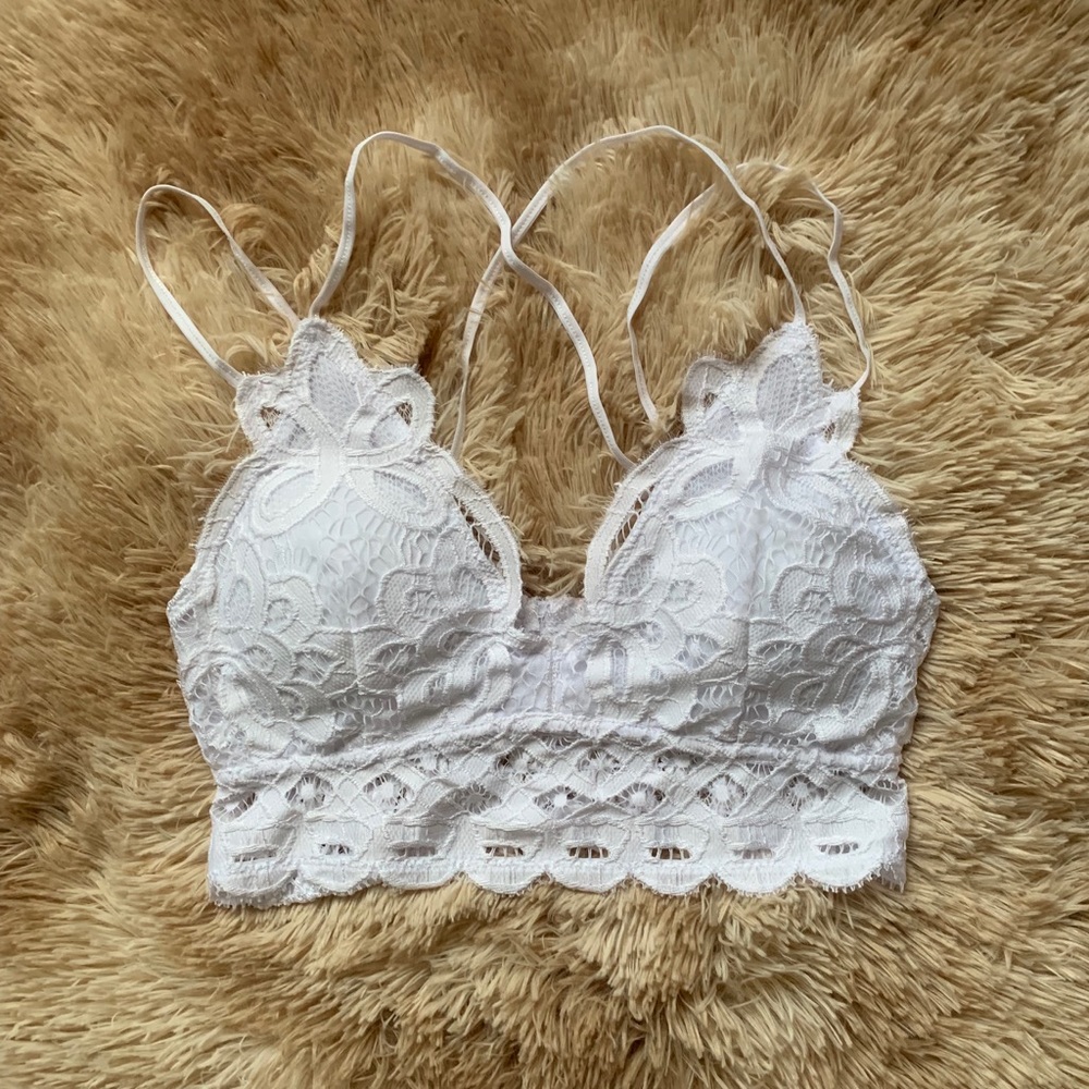‘Everly’ Crochet Lace Bralette in white